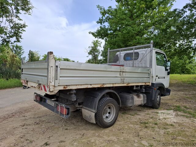 Billenőplatós teherautó Nissan Cabstar