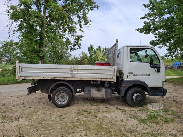 Billenőplatós teherautó Nissan Cabstar