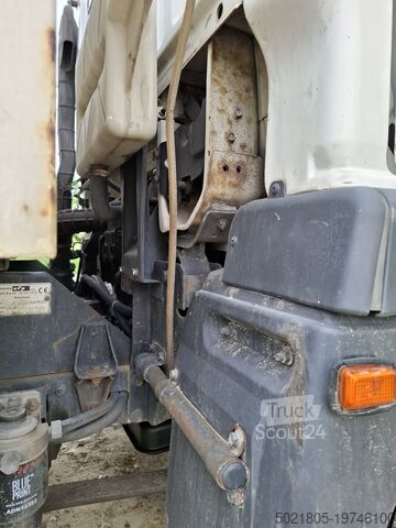 Billenőplatós teherautó Nissan Cabstar