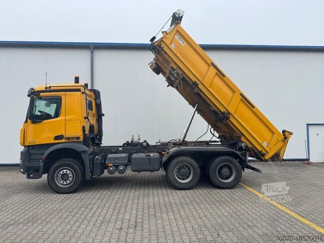 Τρίπλευρο ανατρεπόμενο φορτηγό MERCEDES-BENZ Arocs 5 2651 K 6x4 Bordmatik Klima Navi Kühlbox