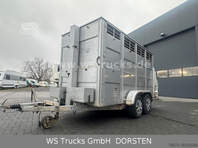 Remolque de transporte de caballos Finkl 2 Stock Doppelstock Viehanhänger