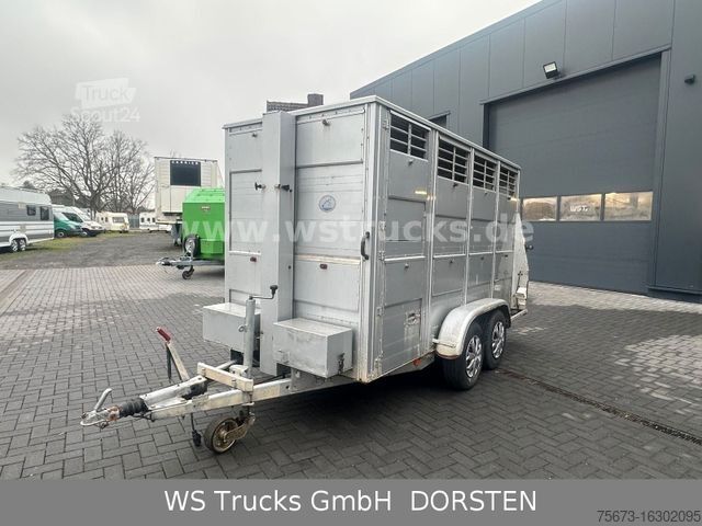 Remolque de transporte de caballos Finkl 2 Stock Doppelstock Viehanhänger