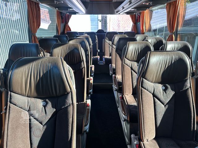 Távolsági autóbusz MERCEDES-BENZ Travego 16 RHD-M