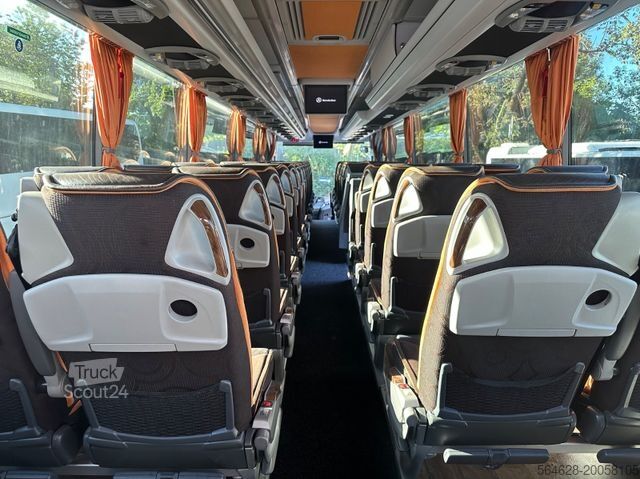 Távolsági autóbusz MERCEDES-BENZ Travego 16 RHD-M