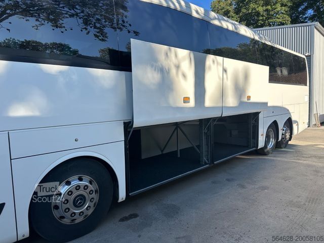 Távolsági autóbusz MERCEDES-BENZ Travego 16 RHD-M