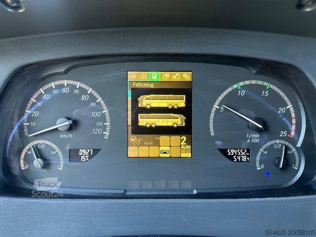 Távolsági autóbusz MERCEDES-BENZ Travego 16 RHD-M