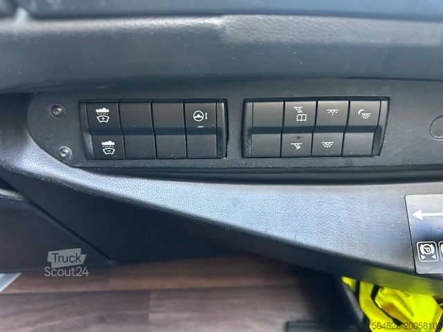 Távolsági autóbusz MERCEDES-BENZ Travego 16 RHD-M