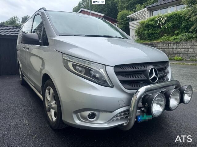 Stationwagen met hoog dak Mercedes-Benz Vito 119 4x4 Van – Two Sets of Tires