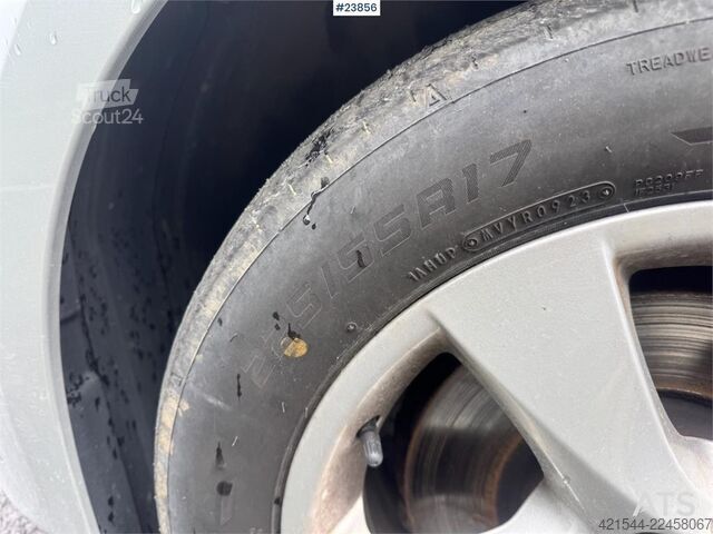 Augsta jumta universālis Mercedes-Benz Vito 119 4x4 Van – Two Sets of Tires