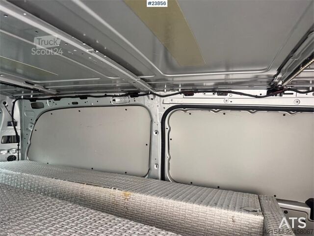Augsta jumta universālis Mercedes-Benz Vito 119 4x4 Van – Two Sets of Tires
