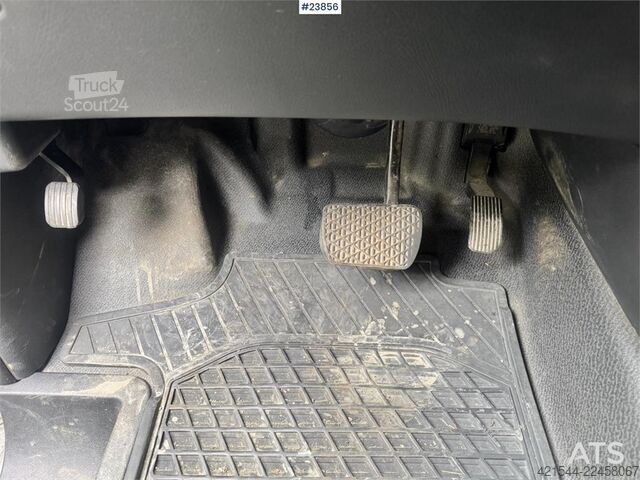 Augsta jumta universālis Mercedes-Benz Vito 119 4x4 Van – Two Sets of Tires