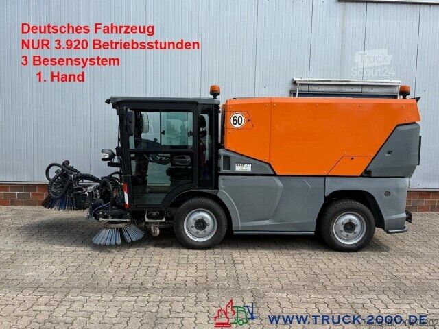 Barredora de calzadas Kärcher Kärcher MC250 3Besen 60Km/h Wasserrecycling Sys.