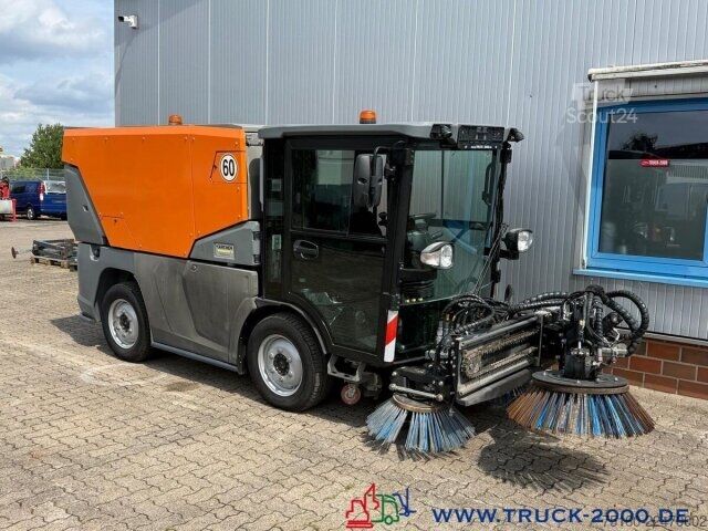 Barredora de calzadas Kärcher Kärcher MC250 3Besen 60Km/h Wasserrecycling Sys.