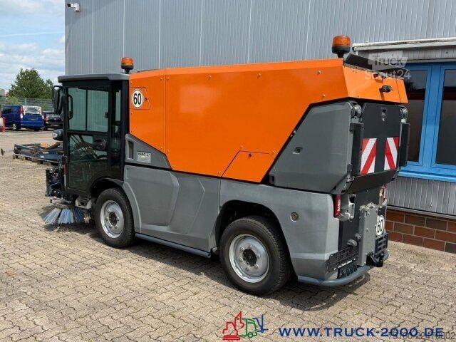 Barredora de calzadas Kärcher Kärcher MC250 3Besen 60Km/h Wasserrecycling Sys.