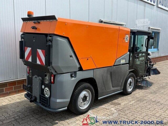 Barredora de calzadas Kärcher Kärcher MC250 3Besen 60Km/h Wasserrecycling Sys.