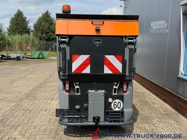 Barredora de calzadas Kärcher Kärcher MC250 3Besen 60Km/h Wasserrecycling Sys.