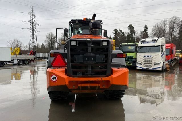 Outro HITACHI ZW220-6