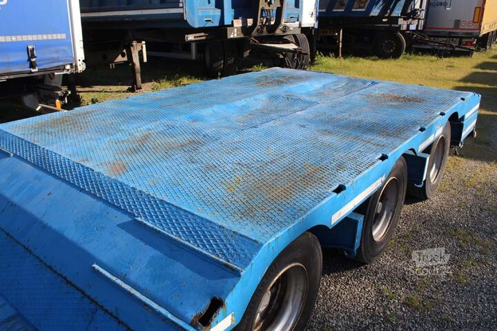 Dieplader oplegger voor het vervoer van bouwmachines deangelis