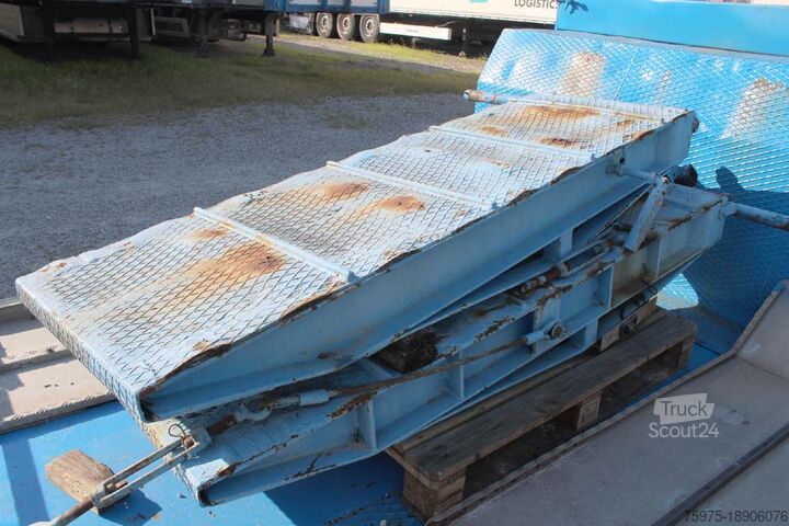 Dieplader oplegger voor het vervoer van bouwmachines deangelis