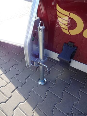 Resväska Cheval Liberté Debon Cargo farbig 1300 Seitentür 3,00×1,55m
