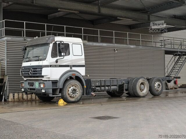 Chassis com cabina Mercedes-Benz SK 2538 V8 6x2 12.000 KM!