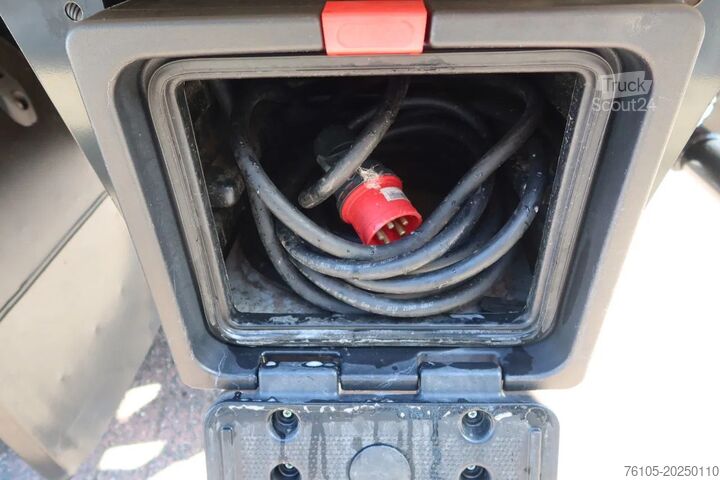 Soğutmalı/dondurulmuş taşıma FUSO Canter Thermoking T 600R Koel/Vries + Laadklep