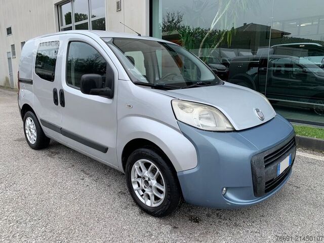 Kompaktno dostavno vozilo FIAT Fiorino Combi 4 posti - Autocarro -