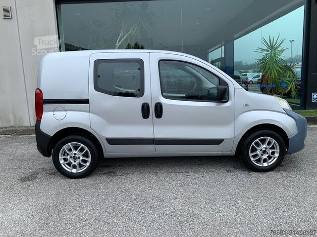 Kompaktno dostavno vozilo FIAT Fiorino Combi 4 posti - Autocarro -