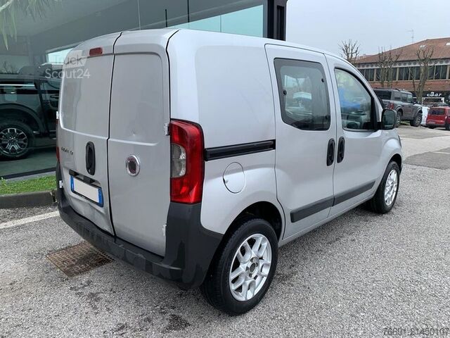 Kompaktno dostavno vozilo FIAT Fiorino Combi 4 posti - Autocarro -
