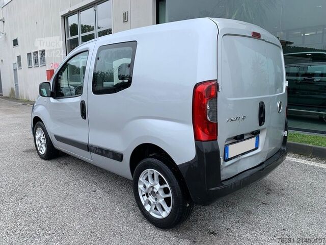 Kompaktno dostavno vozilo FIAT Fiorino Combi 4 posti - Autocarro -
