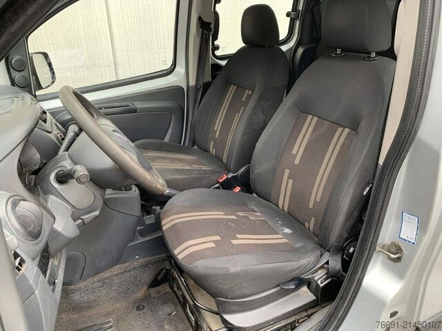 Kompaktno dostavno vozilo FIAT Fiorino Combi 4 posti - Autocarro -