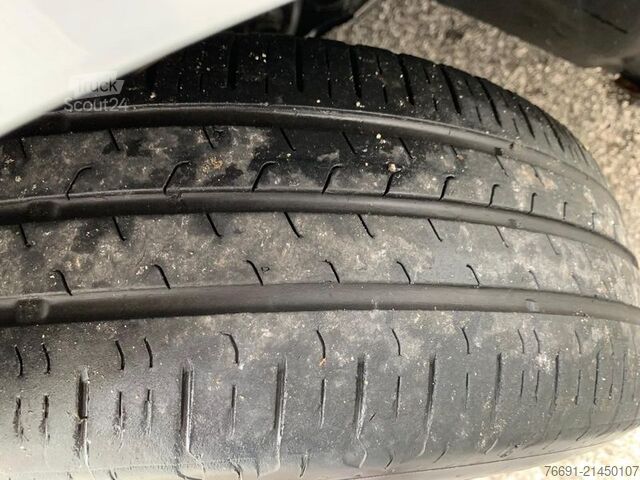 Kompaktno dostavno vozilo FIAT Fiorino Combi 4 posti - Autocarro -