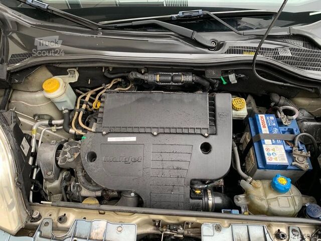 Kompaktno dostavno vozilo FIAT Fiorino Combi 4 posti - Autocarro -