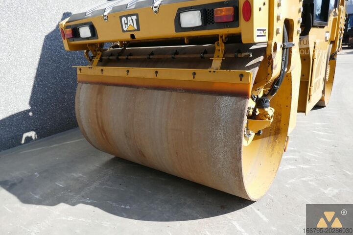 Tandemski valj Caterpillar CB10