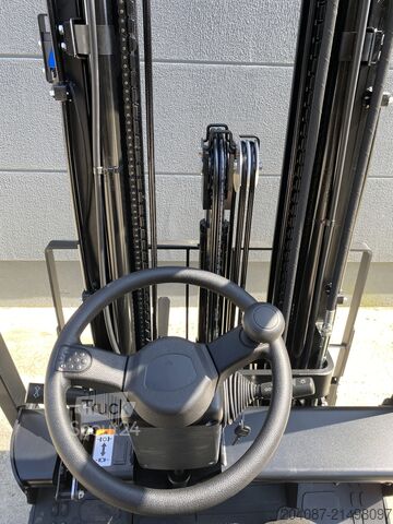 Lithium-ion heftruck Triplex 4800 mm EP Equipment CPD15TVL