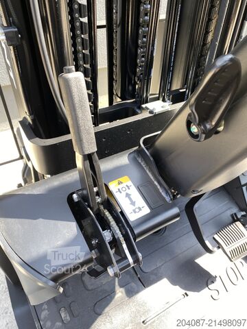 Lithium-ion heftruck Triplex 4800 mm EP Equipment CPD15TVL