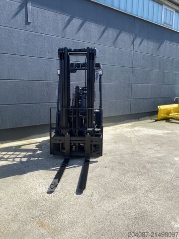 Lithium-ion heftruck Triplex 4800 mm EP Equipment CPD15TVL