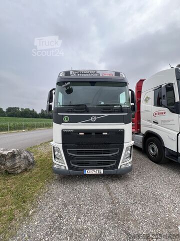 Camion de transport de bois VOLVO 