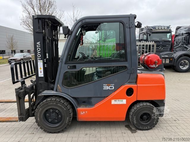 Front loader forklift TOYOTA Stapler 02-8FGF30/Kabine/GAS