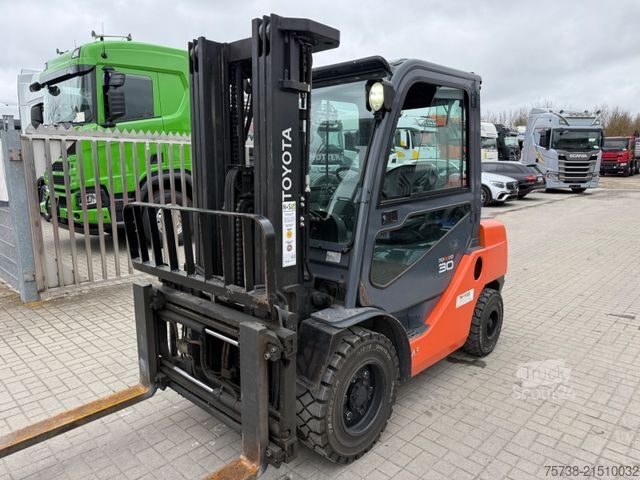 Front loader forklift TOYOTA Stapler 02-8FGF30/Kabine/GAS