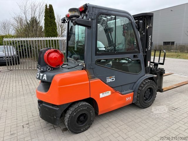 Front loader forklift TOYOTA Stapler 02-8FGF30/Kabine/GAS
