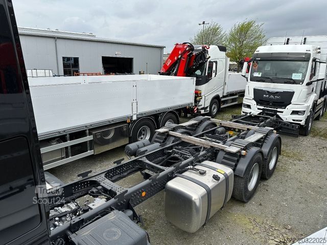 Kravas automašīnas šasija MERCEDES-BENZ AROCS 2653 6x4 Fahrgestell/Kran SOFORT VERFÜGBAR