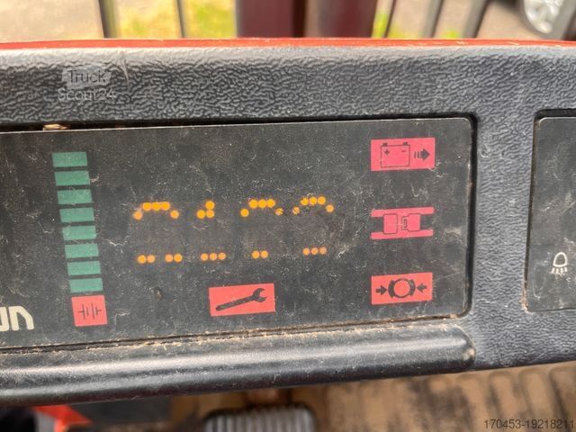 Фронтальний навантажувач вилковий CROWN 2.5 FPTL-3505