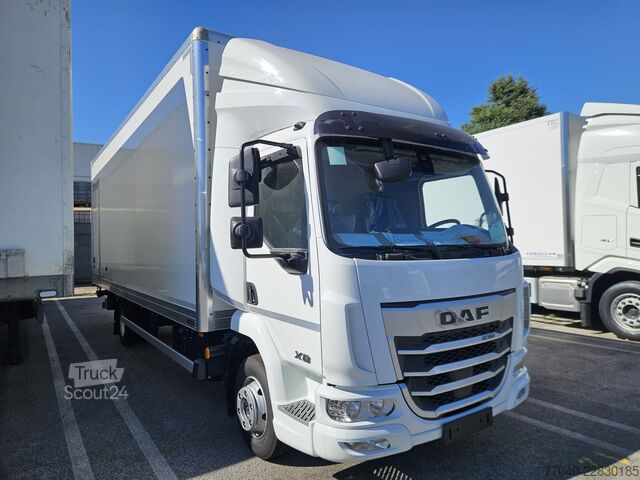 Autocarro con cassone DAF XB 230 FA 12 t furgonato con sponda