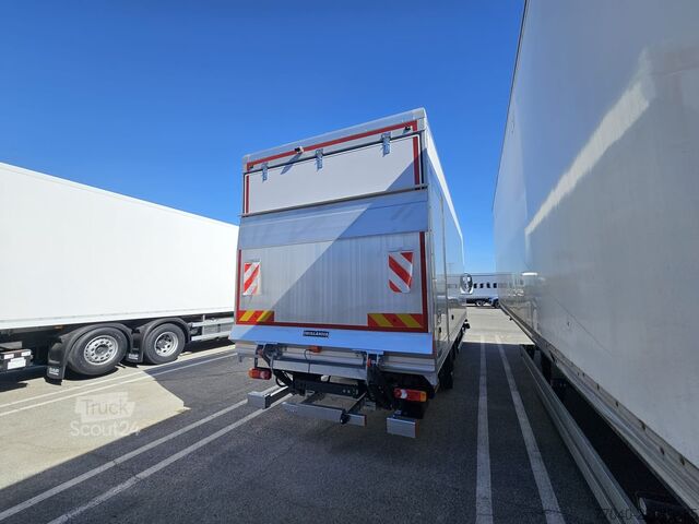 Autocarro con cassone DAF XB 230 FA 12 t furgonato con sponda