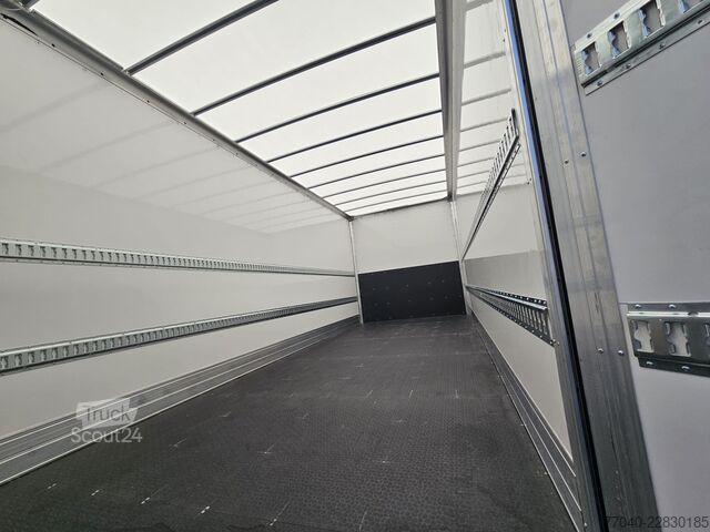 Autocarro con cassone DAF XB 230 FA 12 t furgonato con sponda