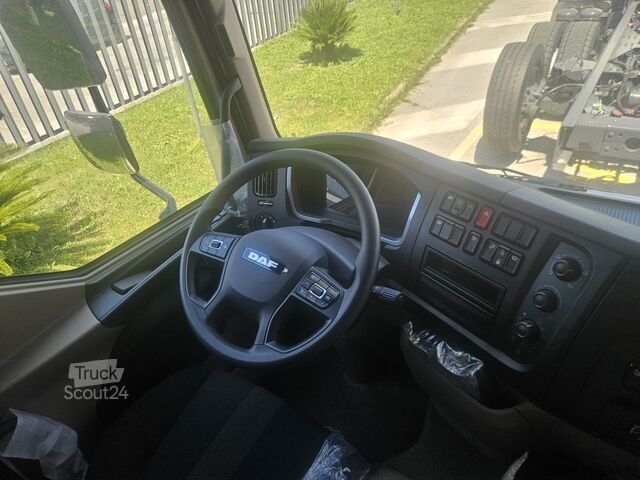 Autocarro con cassone DAF XB 230 FA 12 t furgonato con sponda