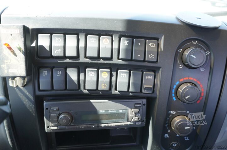 камион с плоска платформа и кран Renault C280 DTI 8 / FASSI crane 5.6T / range 8m