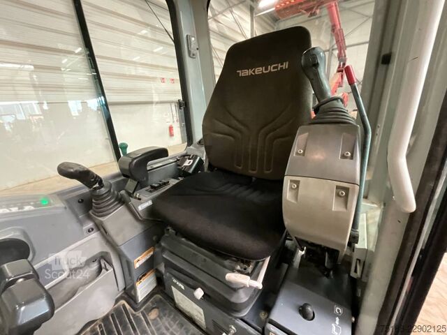  Takeuchi TB 235