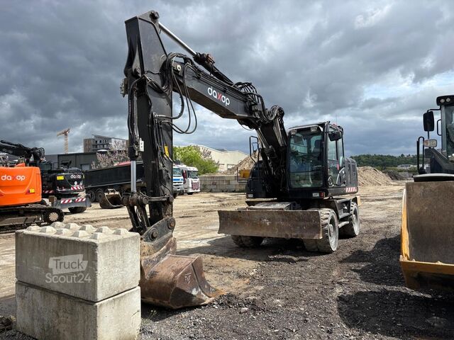 Wheeled Excavator Hitachi ZX170W-6 with 3 buckets